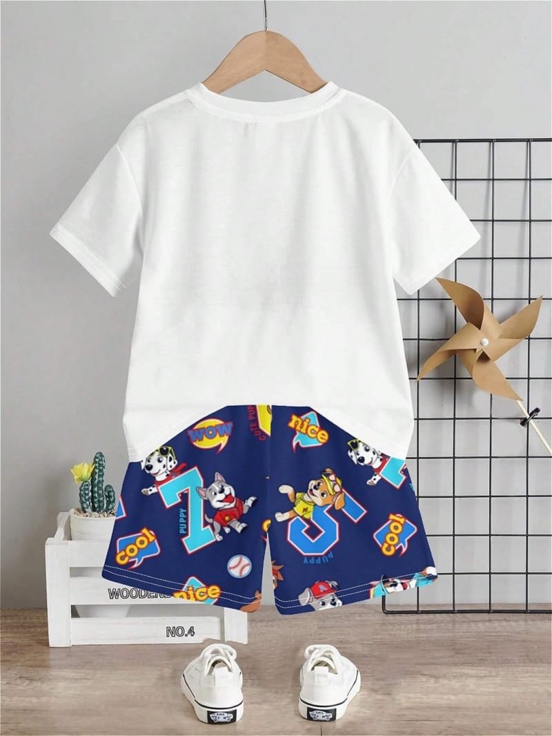 Conjunto multicolor de niño camiseta y shorts estampado de perro
