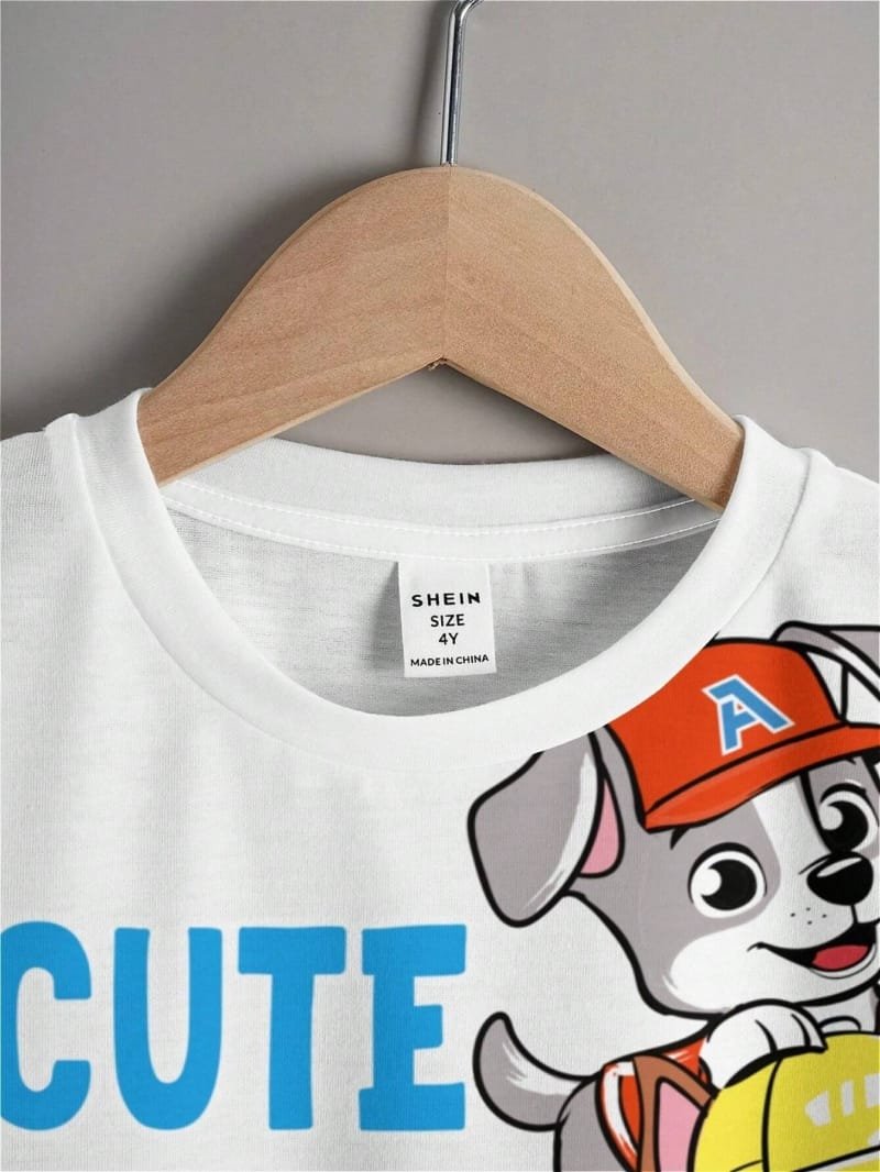 Conjunto multicolor de niño camiseta y shorts estampado de perro
