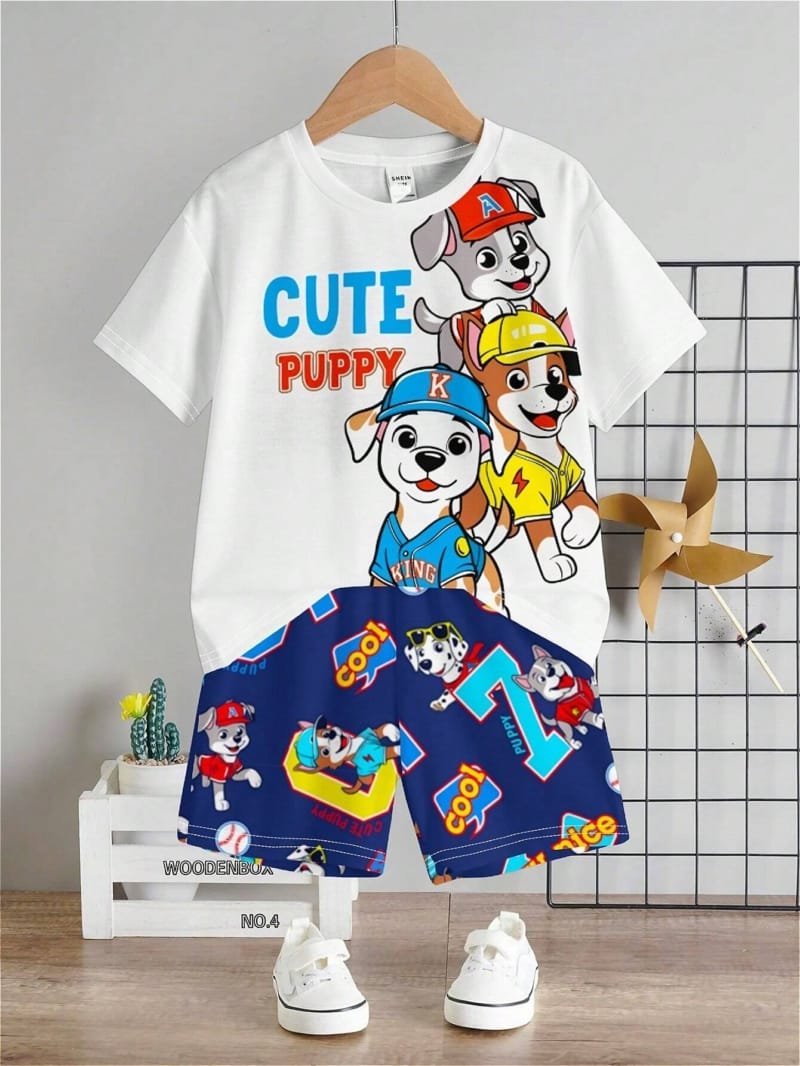 Conjunto multicolor de niño camiseta y shorts estampado de perro