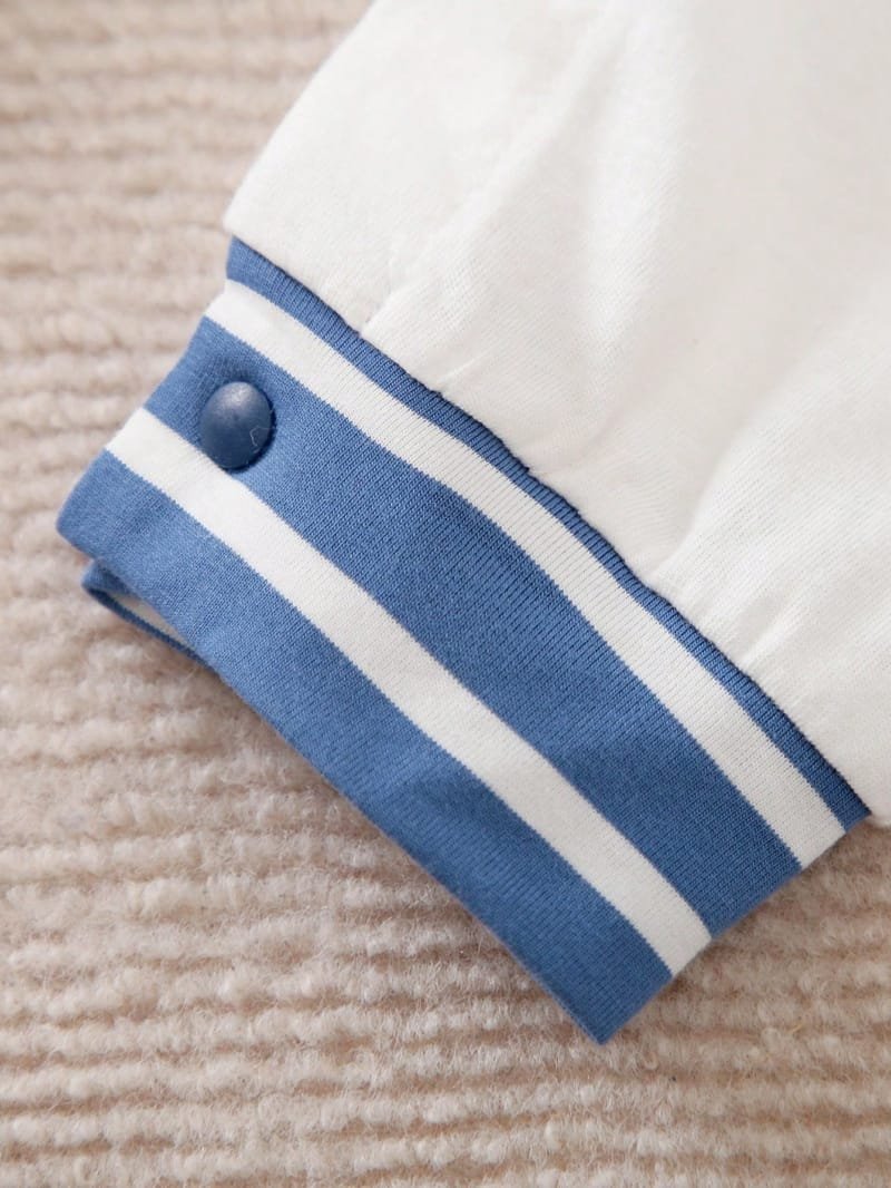 Mono azul con bordado de osito y mangas largas