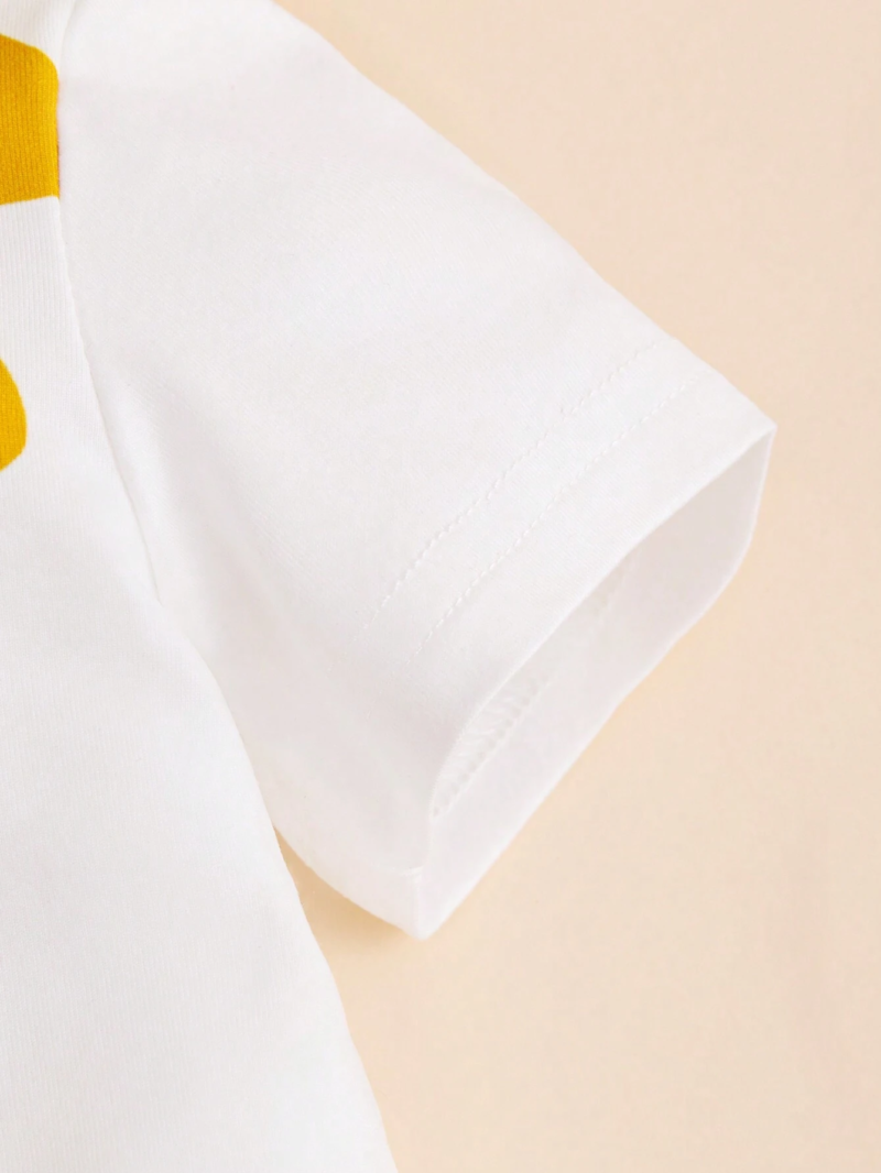 Conjunto amarillo con dinosaurio bebé niño divertido verano