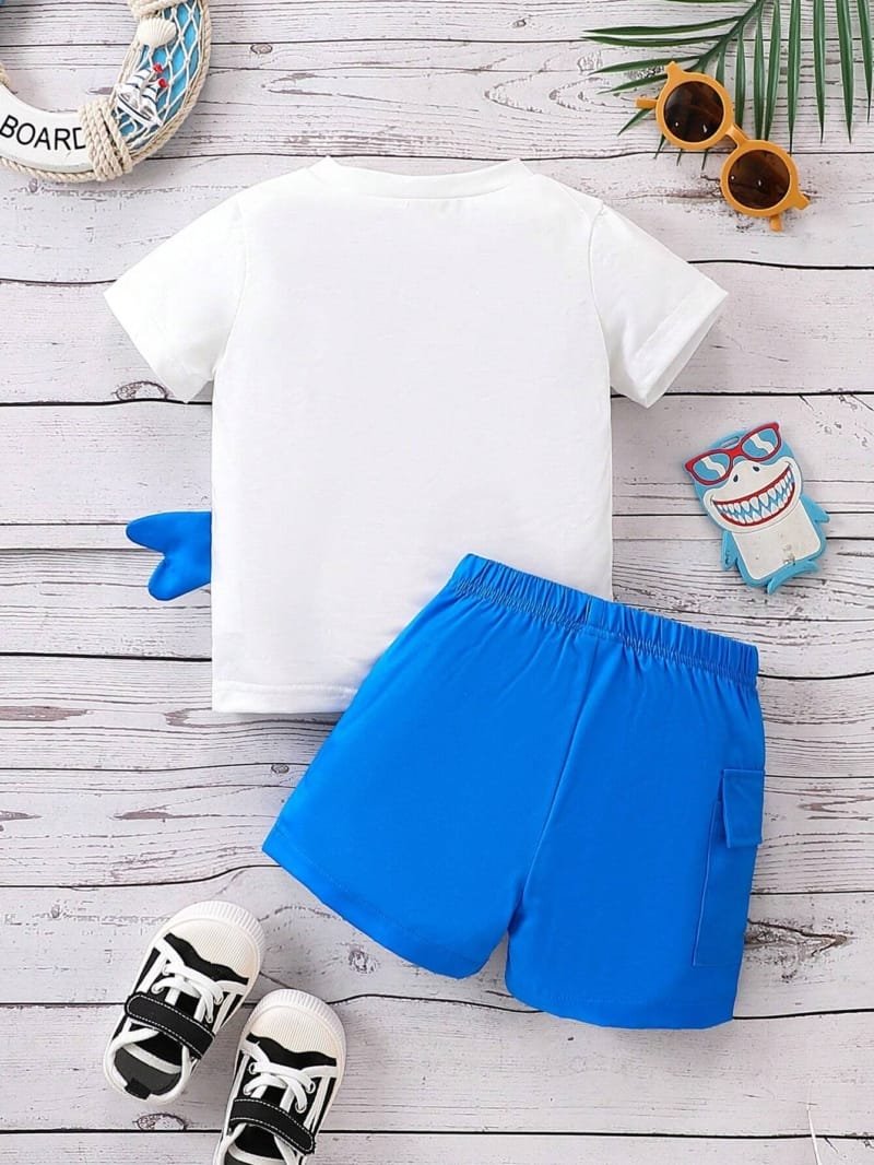 Conjunto blanco y azul con estampado de tiburón para bebé
