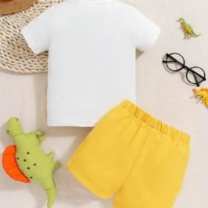 Conjunto amarillo con dinosaurio bebé niño divertido verano