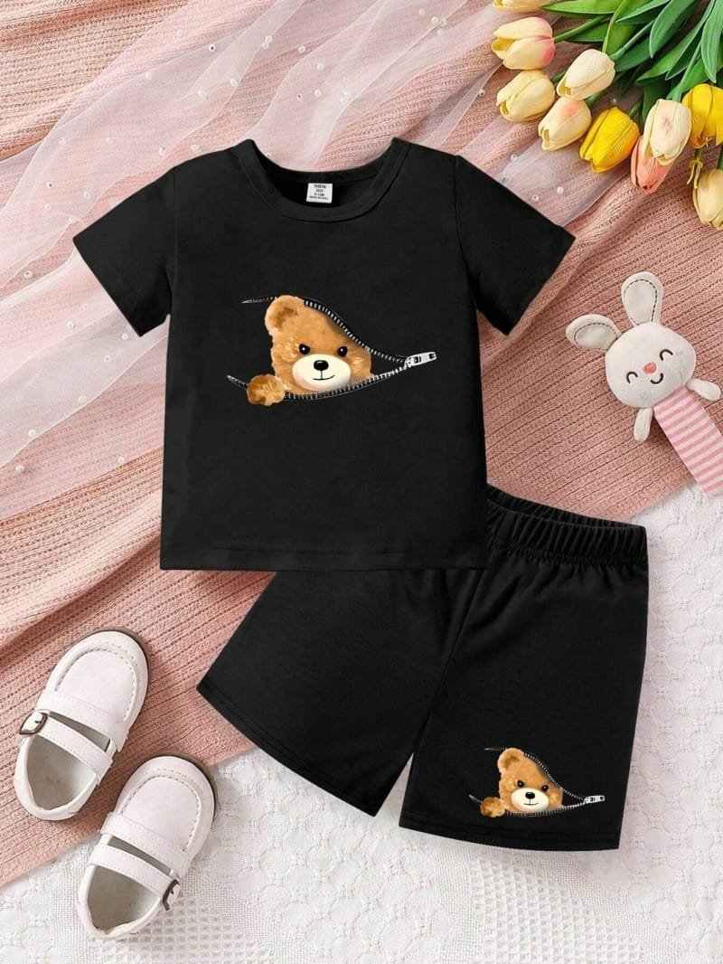 Conjunto negro con estampado de osito