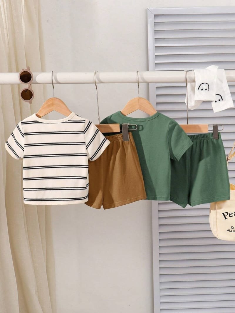 Conjunto verde militar y blanco a rayas con osito bordado y short