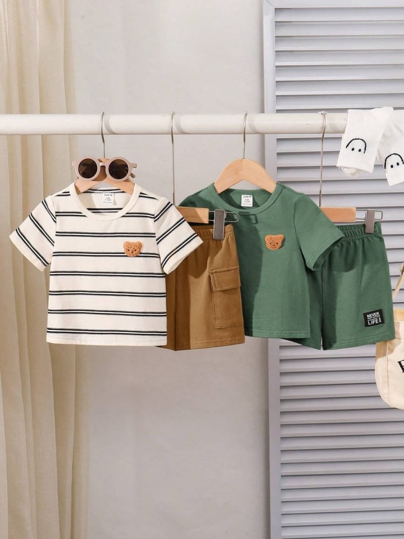 Conjunto verde militar y blanco a rayas con osito bordado y short