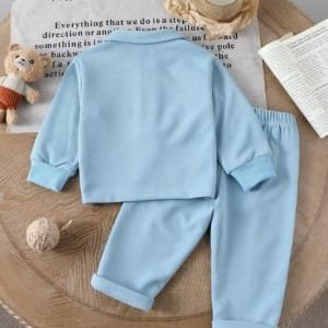 Conjunto azul bebé con cremallera y pantalón largo
