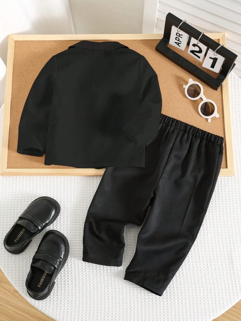 Conjunto negro elegante para bebé niño con blazer