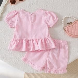 Set rosa con moños y shorts con volantes