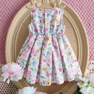 Vestido floral rosa sin mangas con moño para bebé