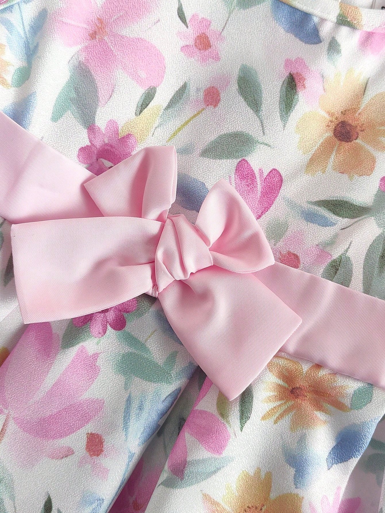 Vestido floral rosa sin mangas con moño para bebé