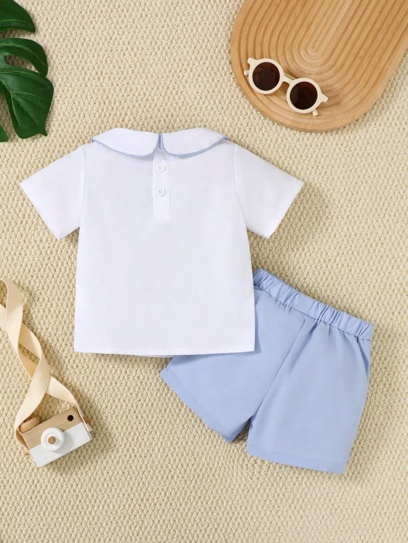 Conjunto blanco y celeste elegante con cuello peter pan