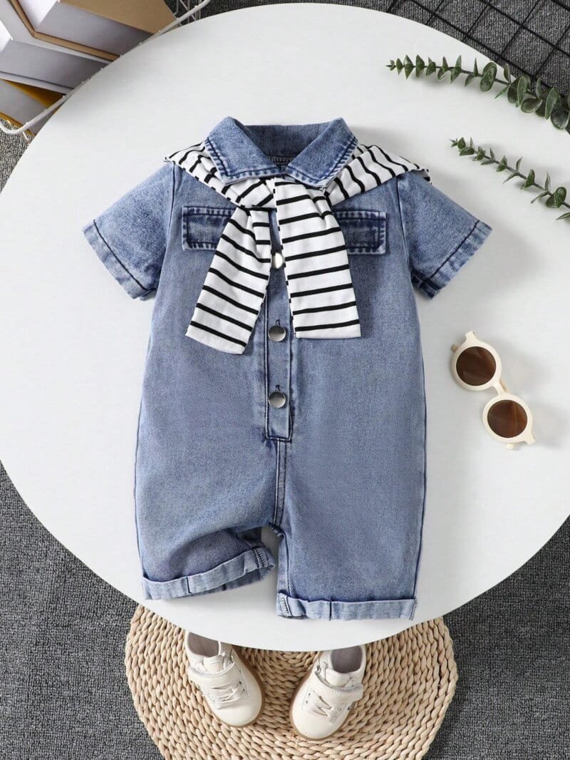 Enterizo azul de mezclilla con cuello camisero a rayas