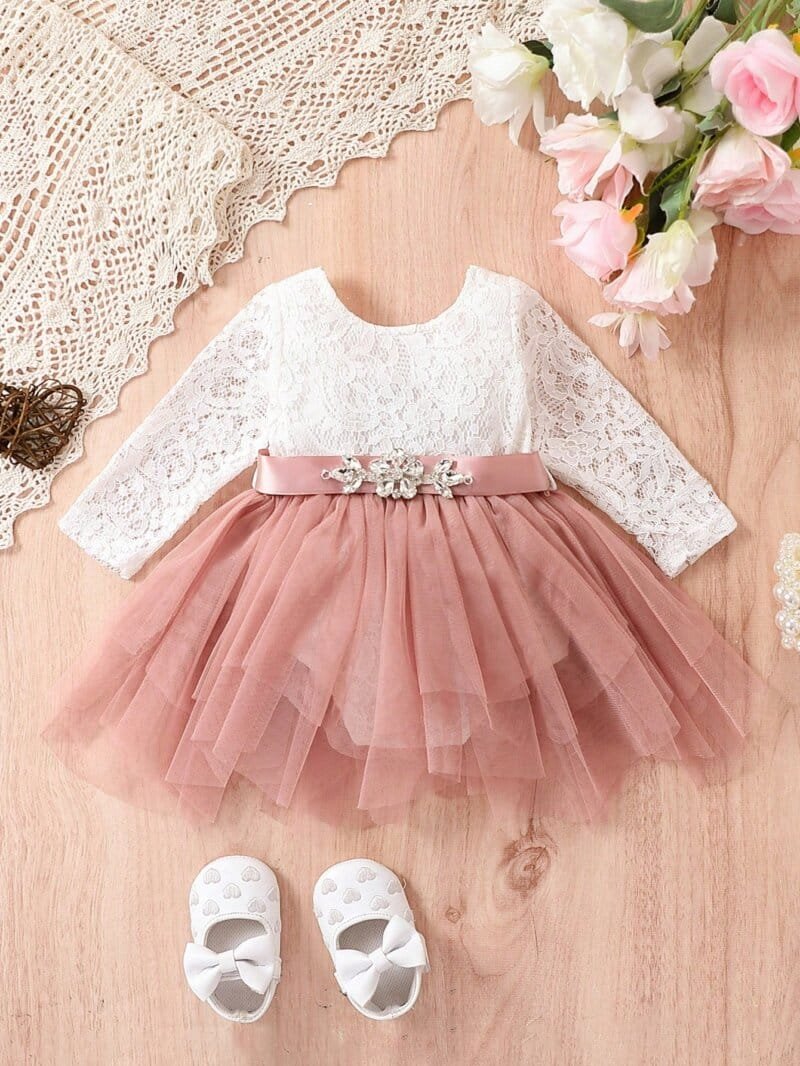 Vestido rosa con encaje blanco para bebé niña elegante