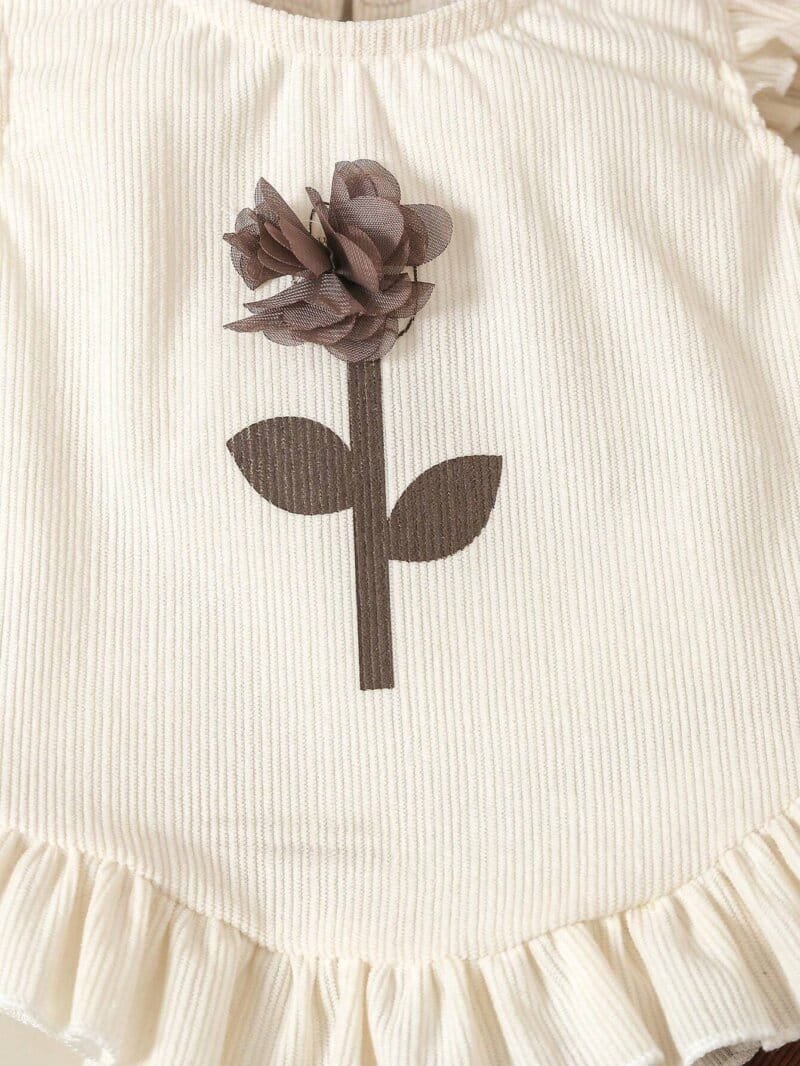 Conjunto beige con flor y pantalón acampanado café bebé niña