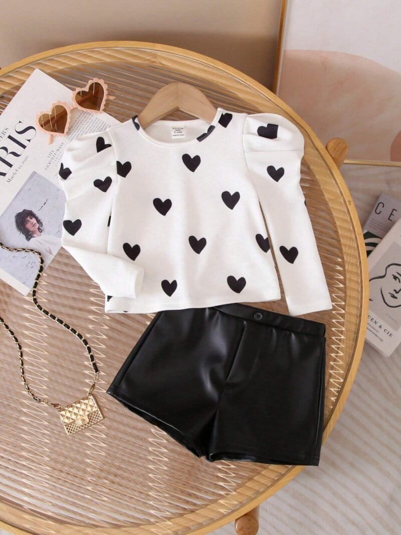 Conjunto blanco y negro con corazones y shorts para niña