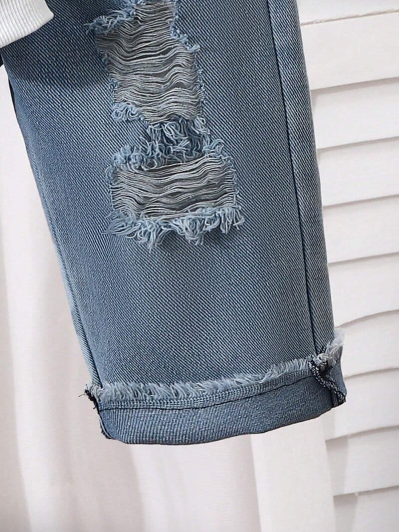 Conjunto blanco con jeans azul claro