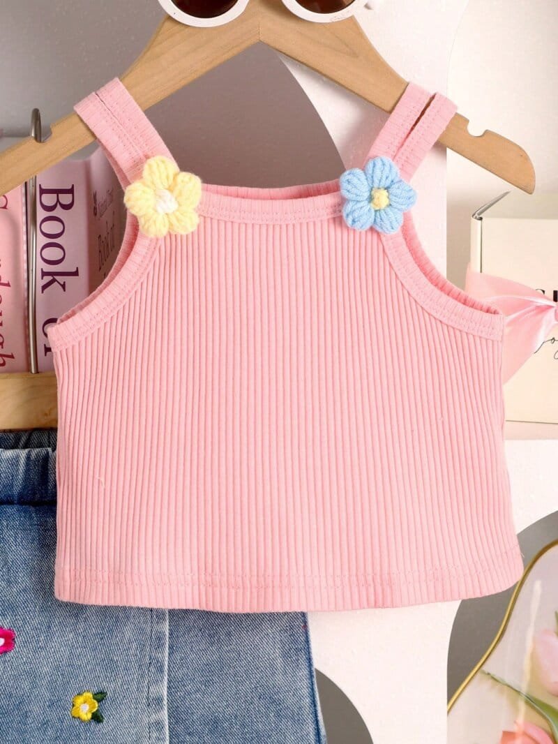 Conjunto rosa de flores bordadas con top canalé