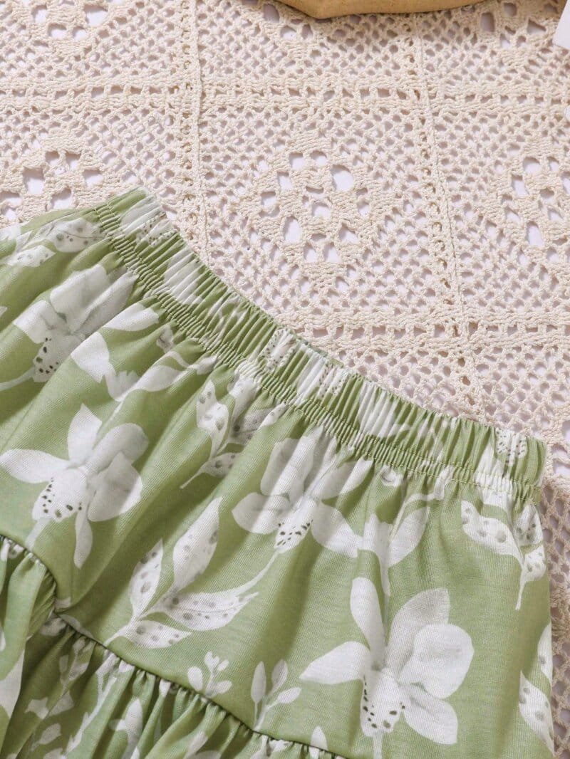 Conjunto blanco con falda verde floral para bebé