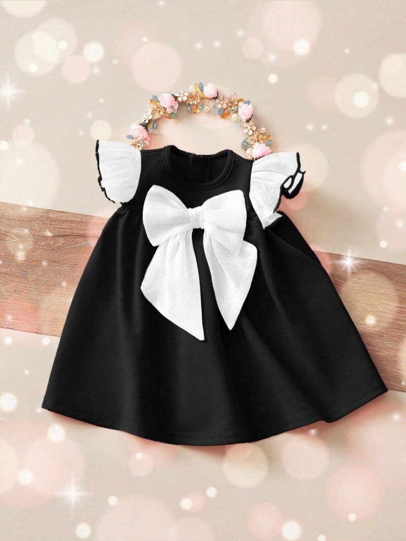 Vestido negro elegante con lazo blanco para bebé