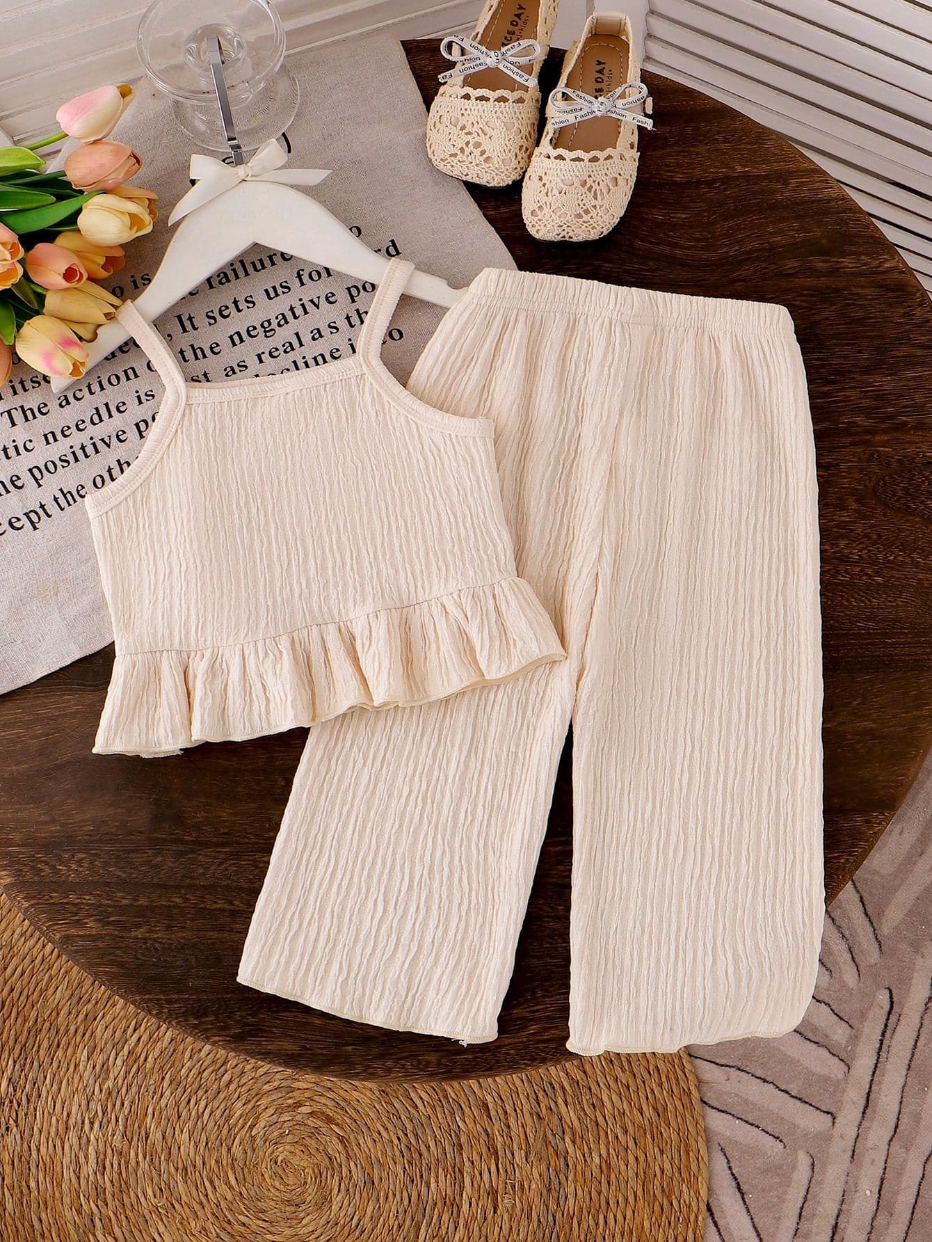 Conjunto albaricoque con bordado floral y pantalón largo