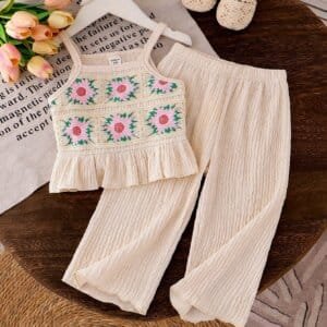 Conjunto albaricoque con bordado floral y pantalón largo