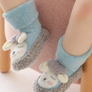 Calcetines antideslizantes azul con ovejita de peluche