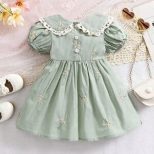 Vestido verde menta bordado con cuello encaje