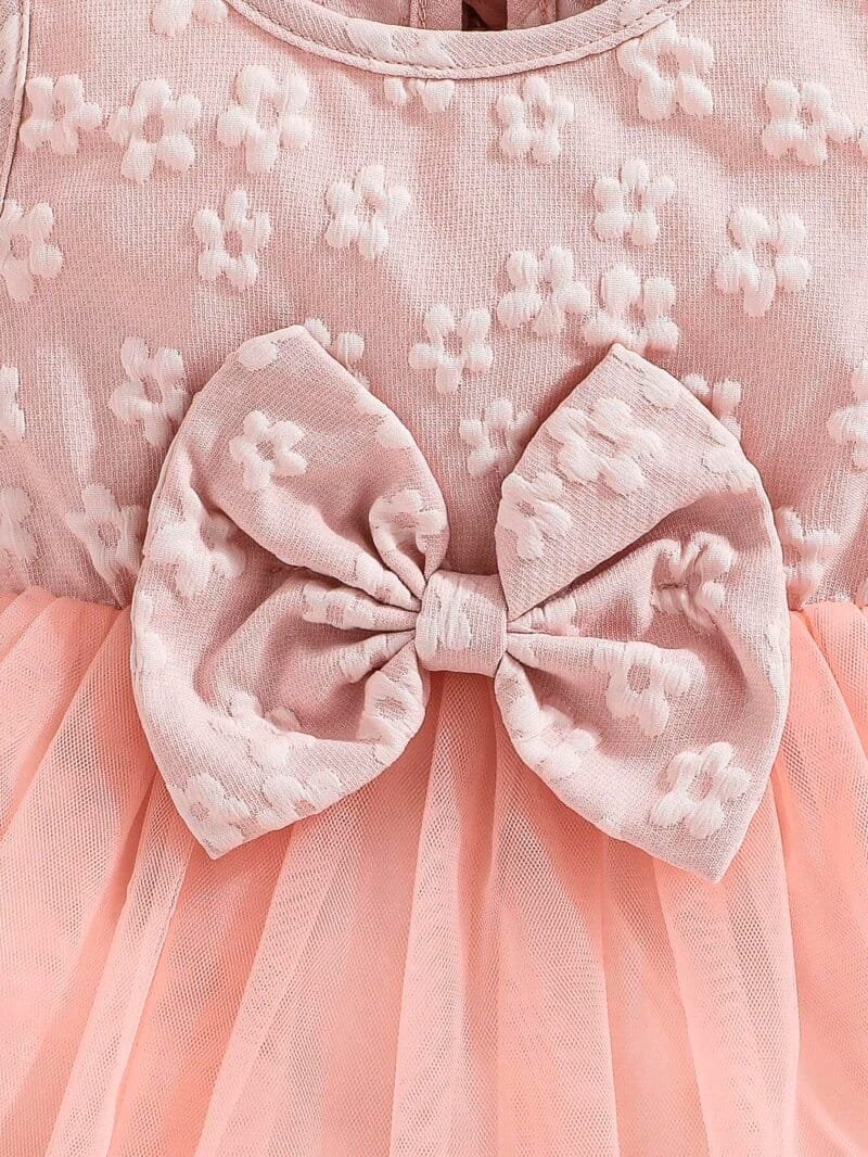 Set rosa pálido con vestido de tul y chaqueta elegante para bebé