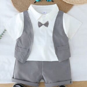 Conjunto blanco y gris con pajarita para verano elegante