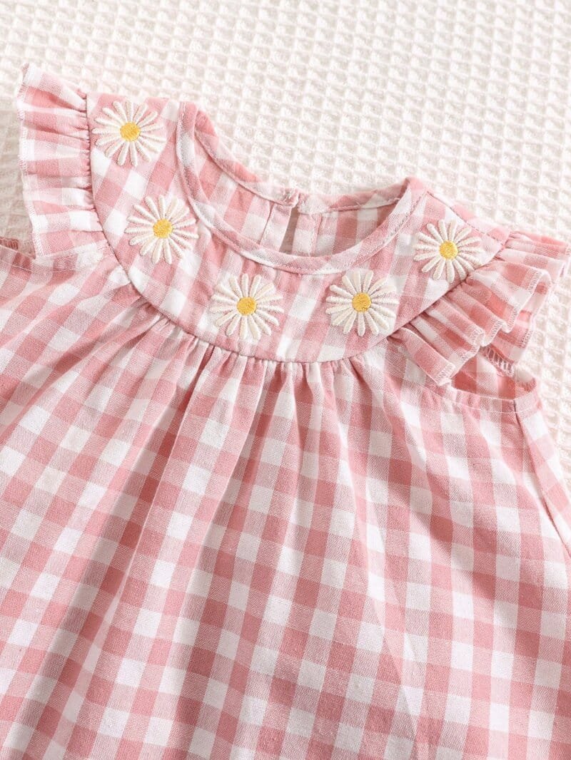 Vestido rosa a cuadros con flores bordadas