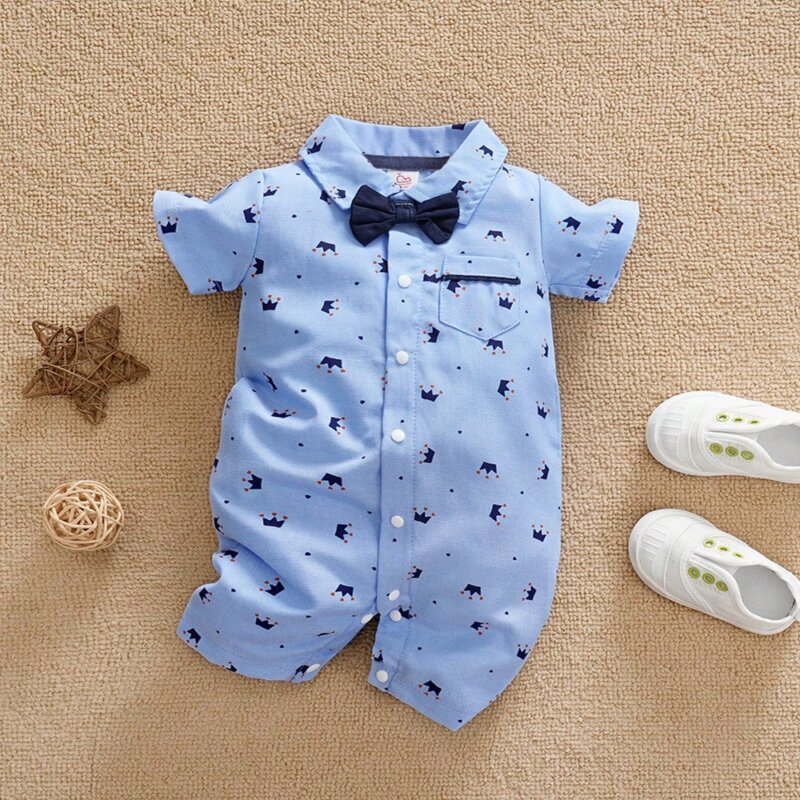 Pelele azul con moño y estampado de corona