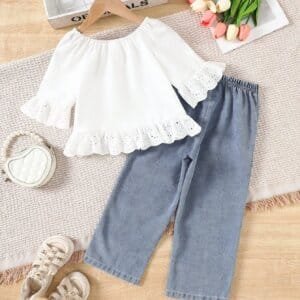 Conjunto blanco con jeans azul claro para bebé niña
