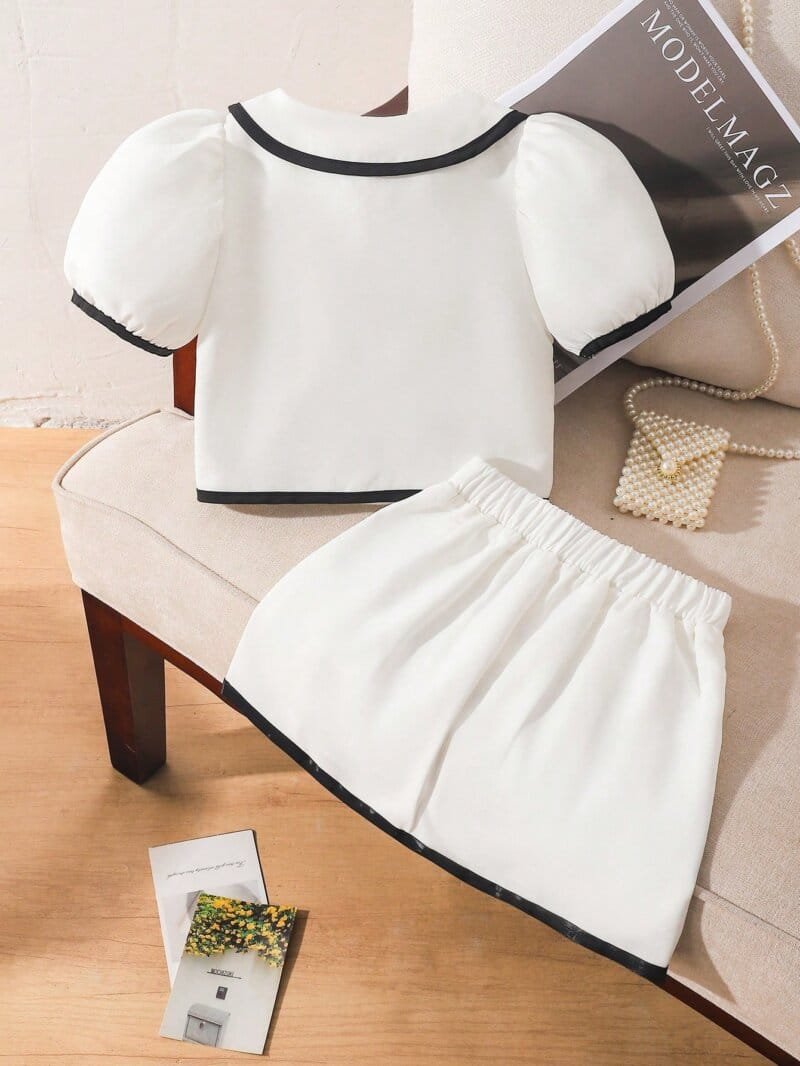Set blanco elegante con blusa y minifalda