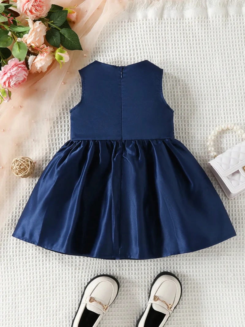 Vestido Azul elegante sin mangas con lazo frontal y vuelo