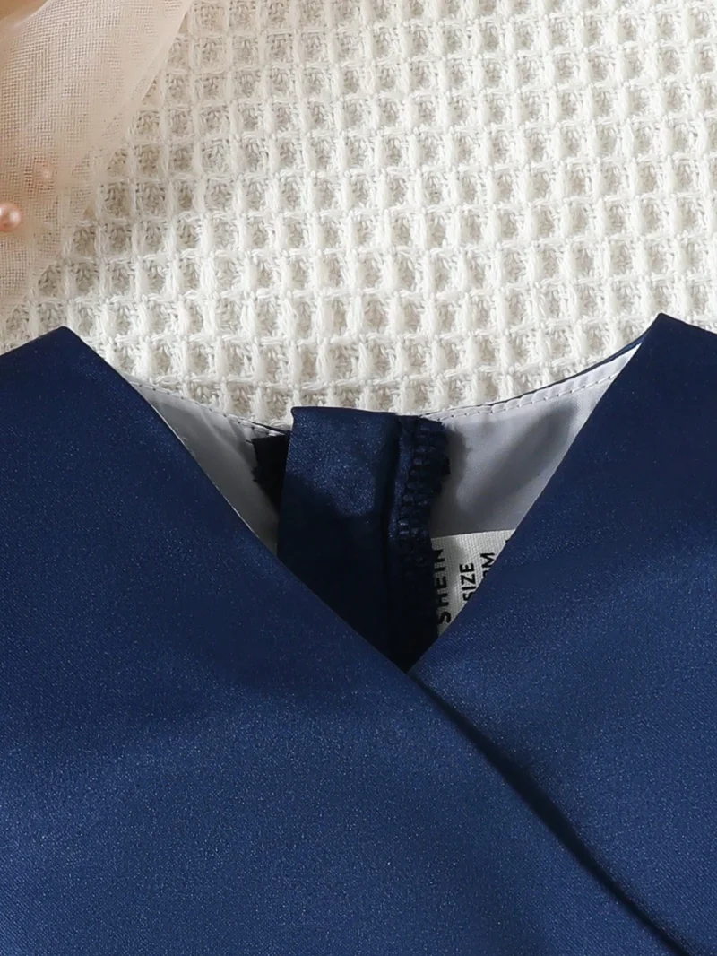 Vestido Azul elegante sin mangas con lazo frontal y vuelo
