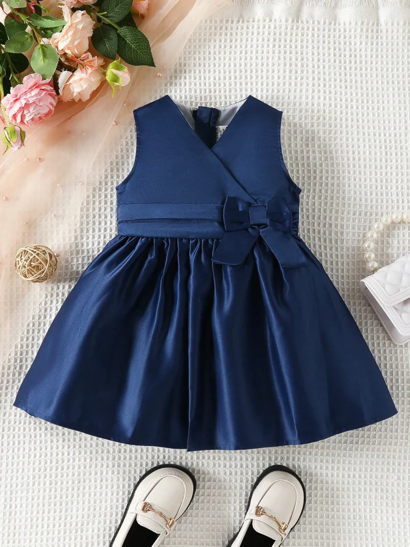 Vestido Azul elegante sin mangas con lazo frontal y vuelo