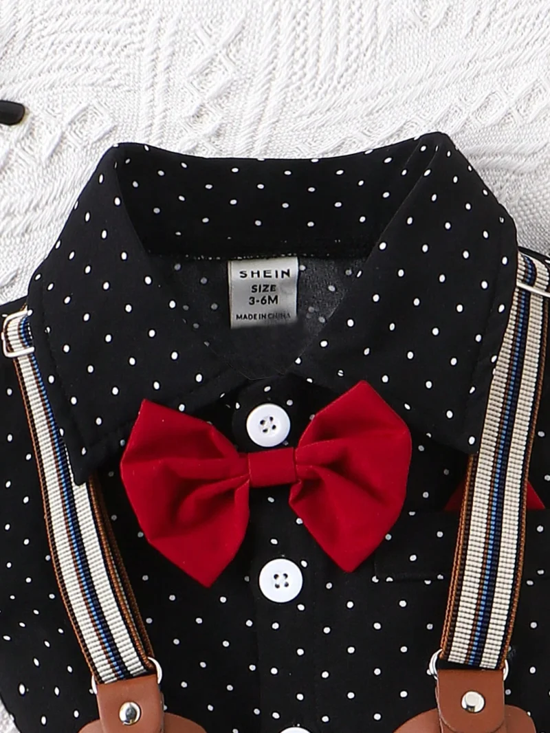 Conjunto negro con lunares y shorts rojos