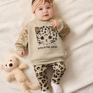Conjunto caqui para bebé con sudadera y pantalón leopardo