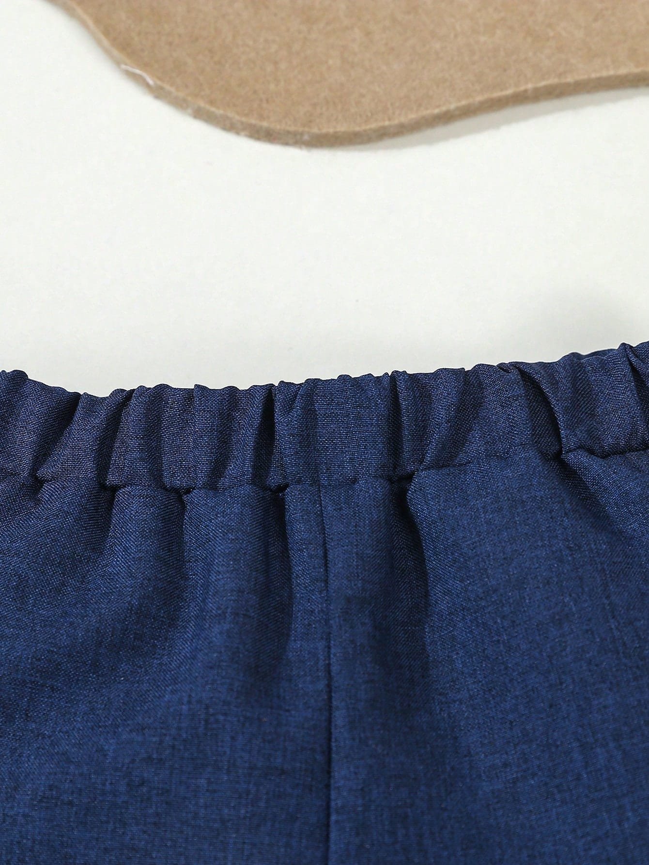 Elegante conjunto azul marino para bebé niño tres piezas