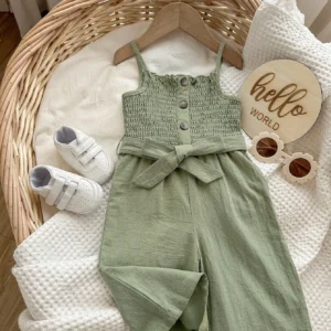 Enterizo verde menta con tirantes y cinturón para bebé niña