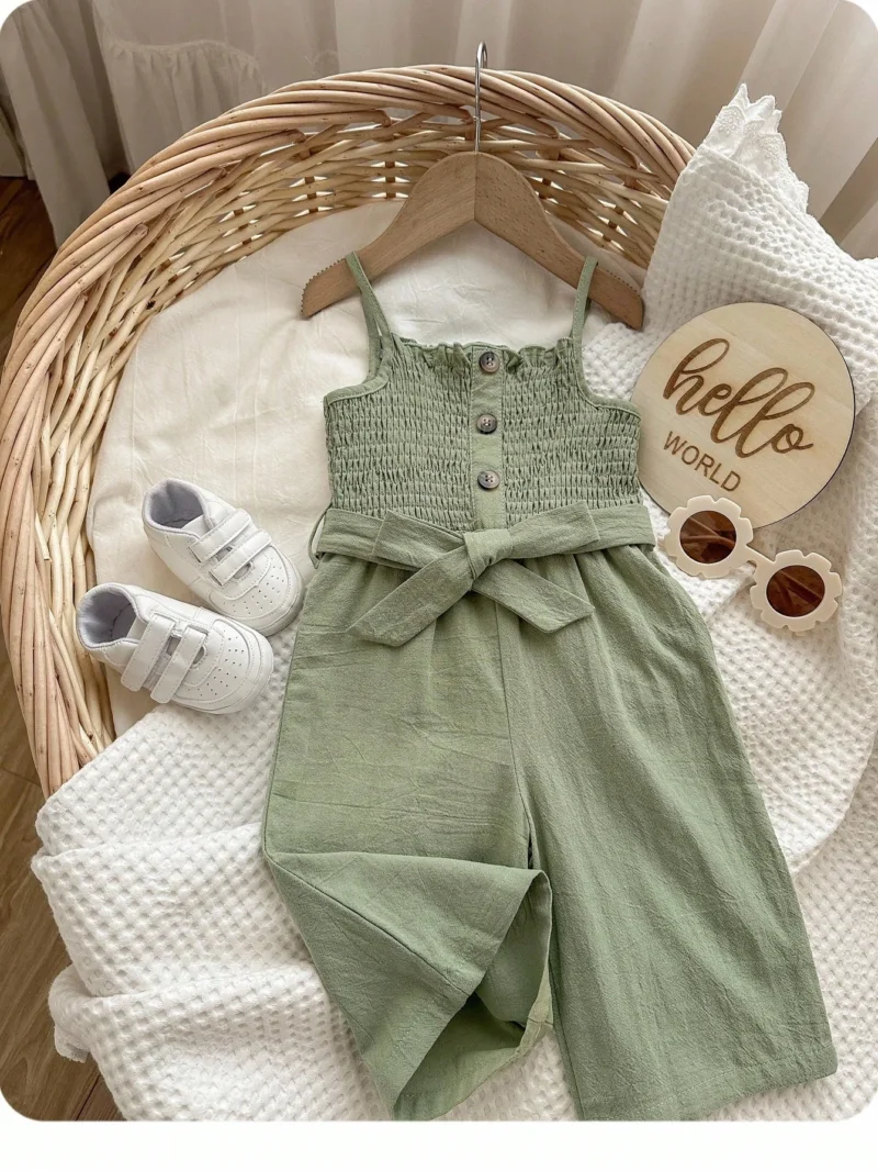 Enterizo verde menta con tirantes y cinturón para bebé niña
