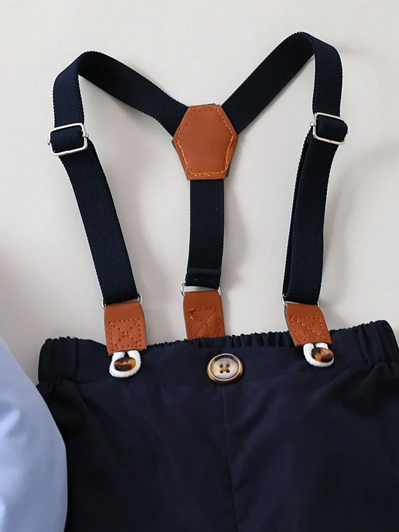 Conjunto azul marino con tirantes y moño
