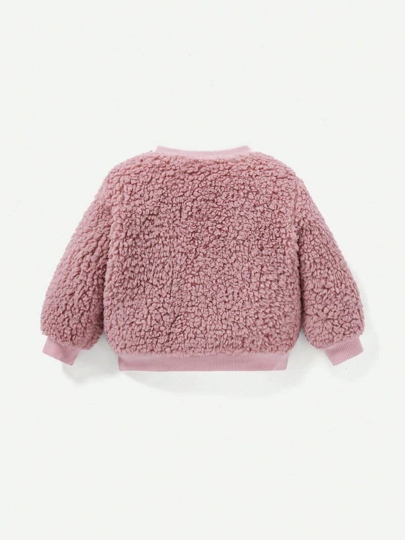 Conjunto rosa bebé peluche con diseño bordado y orejas 3D