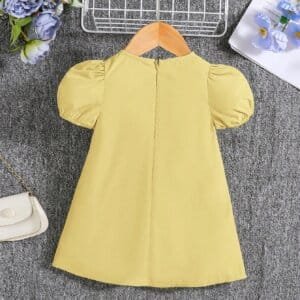 Vestido amarillo con lazos y manga farol