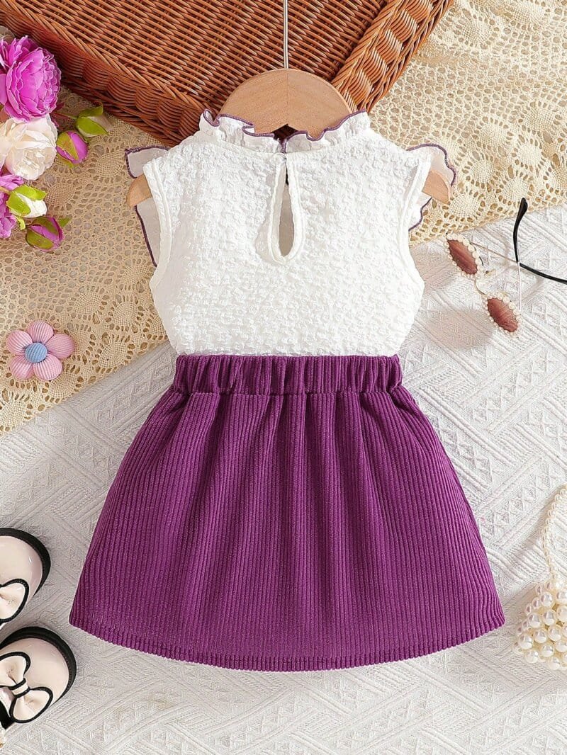 Conjunto violeta con volantes y moños verano