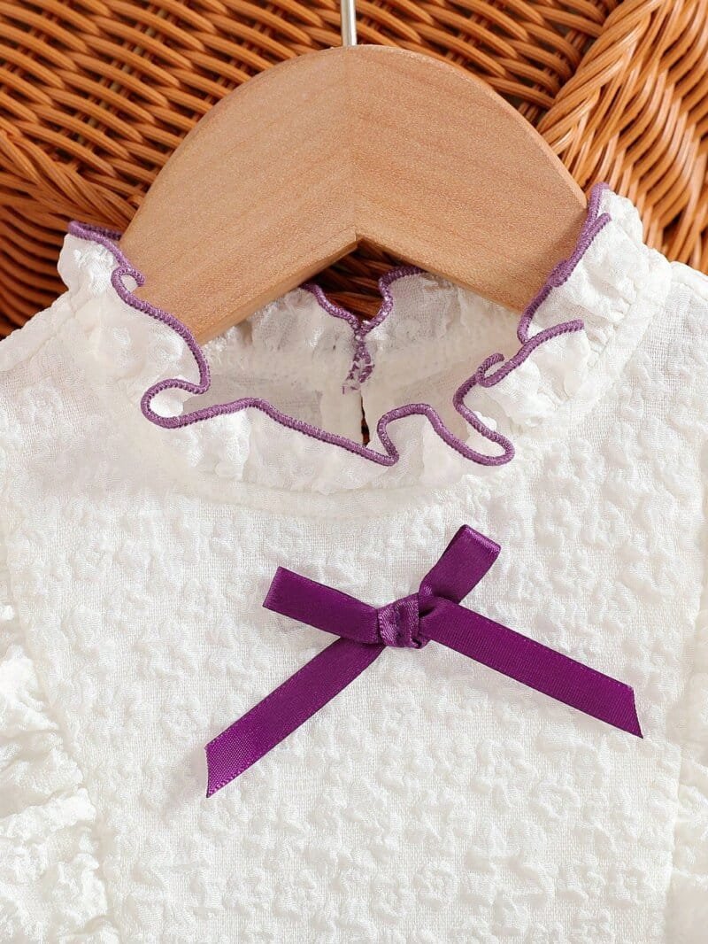 Conjunto violeta con volantes y moños verano
