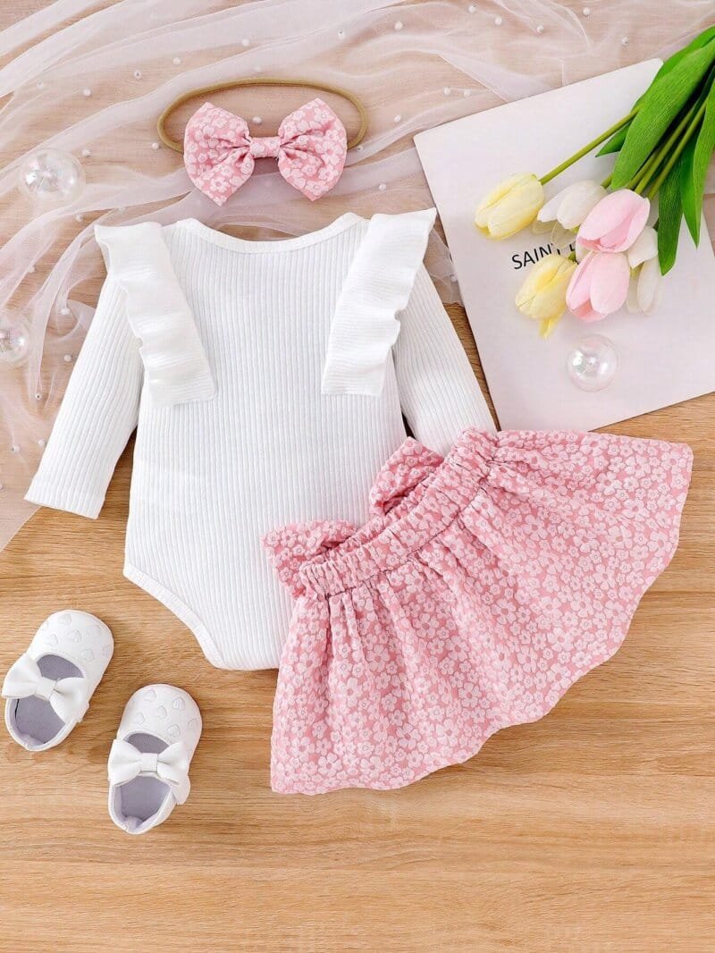 Conjunto blanco y rosa para bebé niña con falda floral