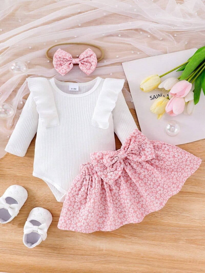 Conjunto blanco y rosa para bebé niña con falda floral