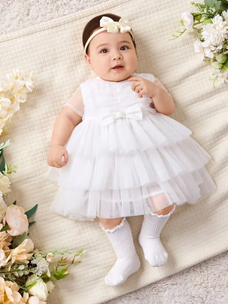 Vestido blanco elegante de malla con lazo